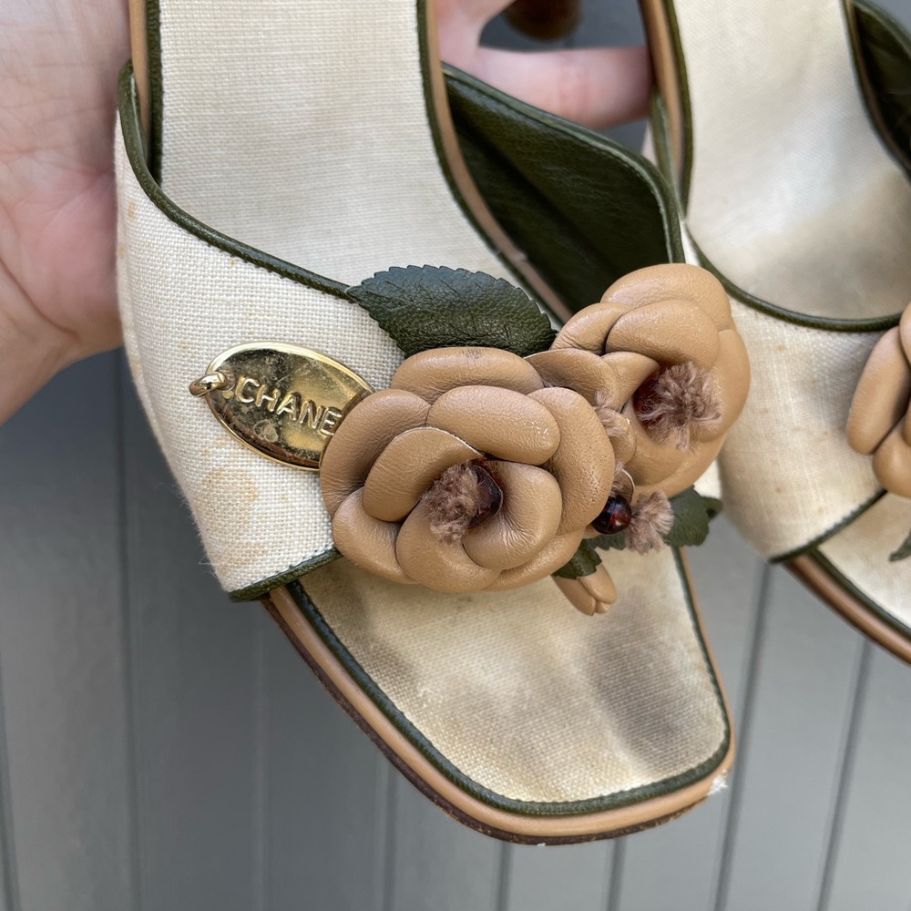 Vintage Chanel Heels - Picture 2 of 10
